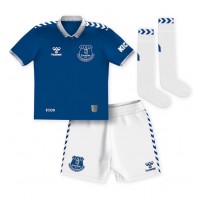 Camiseta Everton Ashley Young #18 Primera Equipación Replica 2023-24 para niños mangas cortas (+ Pantalones cortos)